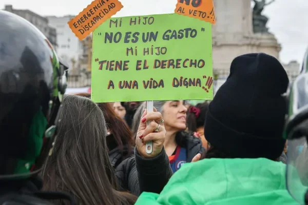 Represión policial en la movilización contra el desmantelamiento de la Ley de Discapacidad