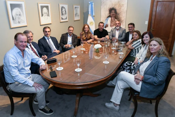 Quintela volvió a cuestionar a Milei y convocó a construir “una alternativa nacional”