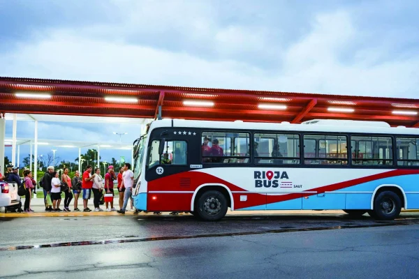 Rioja Bus informó los horarios del feriado XXL