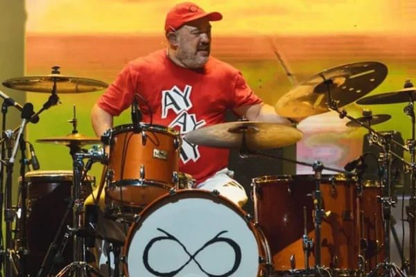Murió el baterista de Los Piojos, mientras ensayaba en una escuela de percusión