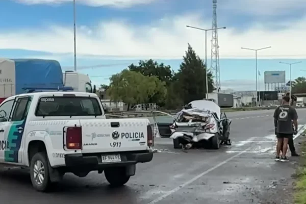 Un choque fatal  dejó a una joven muerta y una sobreviviente en estado crítico