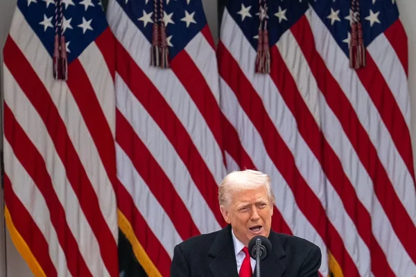 Dura advertencia de Trump a Irán si no abre el estrecho de Ormuz