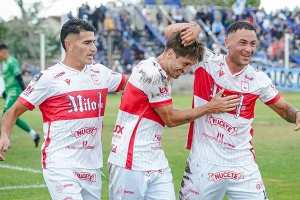 Morón goleó de visitante y tomó la punta de la Zona A