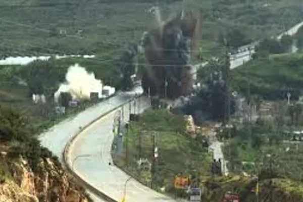 Israel comenzó los bombardeos a los puentes sobre el río Litani para separar el sur del Líbano