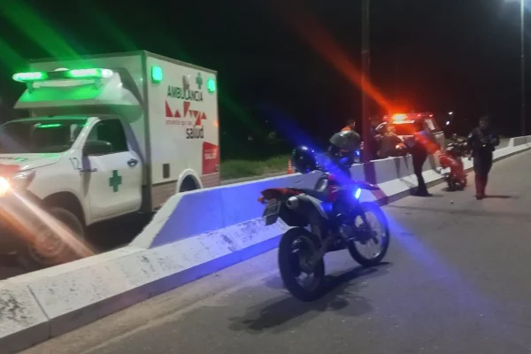 Cayó de su motocicleta y sufrió varias heridas