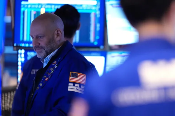 Tras la caída del precio del petróleo, las acciones argentinas subieron y el riesgo país volvió a 600 puntos