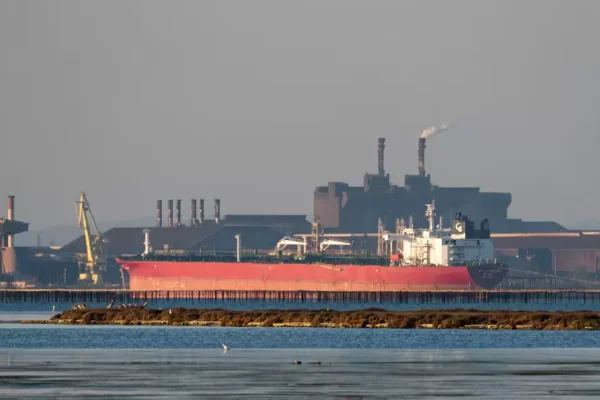El petróleo supera los US$100 y profundiza la incertidumbre global