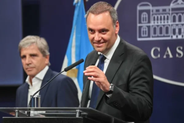 Adorni retoma este miércoles sus conferencias: será la primera luego de la polémica por sus vuelos