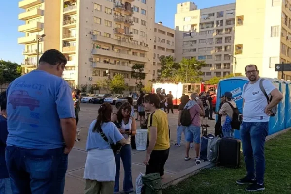 Evacúan a los habitantes del complejo de viviendas de Parque Patricios