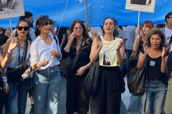 Lali, Flor de la V y Nancy Dupláa: los famosos que asistieron a la marcha por el 24 de marzo