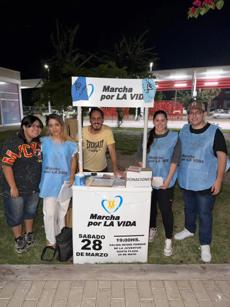 M&aacute;s datos. Se han instalado stands informativos en parques y en Plaza 25 de Mayo, donde Voluntarios brindan informaci&oacute;n, dialogan con los vecinos.