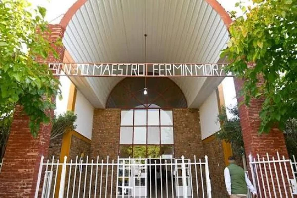 Robaron y causaron destrozos en una escuela de Chilecito
