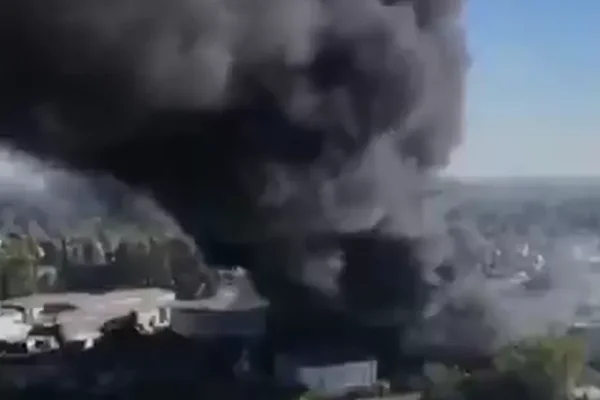Moreno: tremendo incendio en un depósito de químicos que obligó a los vecinos a evacuar