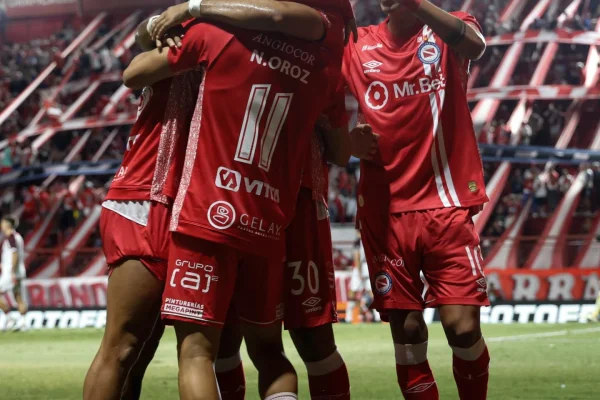 Argentinos venció a Lanús en el duelo postergado y se metió en zona de playoffs