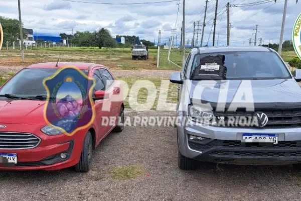 Trasladan a La Rioja dos vehículos secuestrados por estafas en Salta