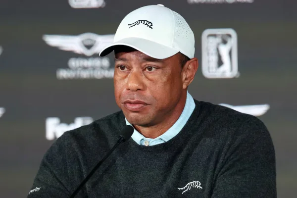 Tiger Woods fue arrestado por sospecha de conducir bajo efectos del alcohol tras accidentarse con su auto