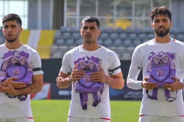 Los futbolistas de Irán homenajearon a las niñas asesinadas en Minab
