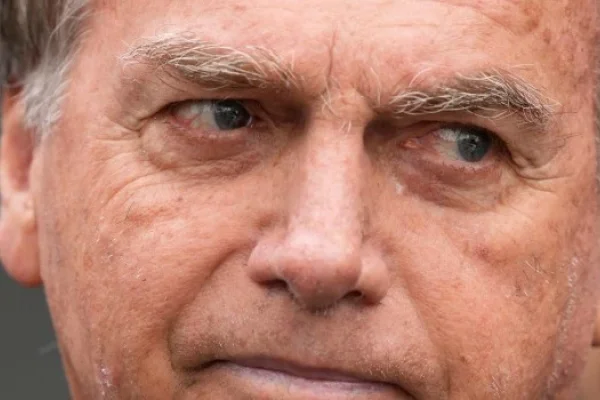 Bolsonaro fue dado de alta del hospital y ya cumple prisión domiciliaria en su casa