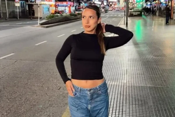 Agostina Páez, la abogada argentina detenida en Brasil, continúa con tobillera y a la espera de una decisión