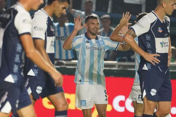 Racing venció a San Martín de Formosa con lo justo y sigue en camino