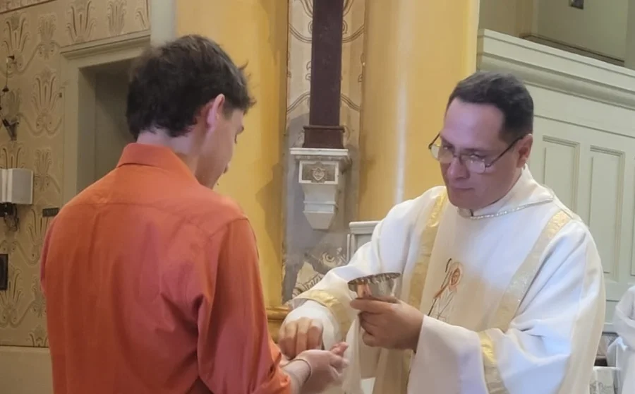 Maximiliano Palacio, tras la celebraci&oacute;n de su ordenaci&oacute;n diaconal.