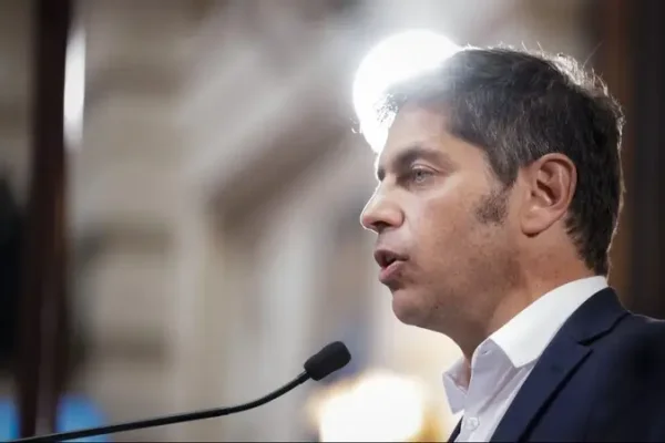 Kicillof cruzó a Milei tras el fallo por YPF: “Le quedó cómodo el mameluco”