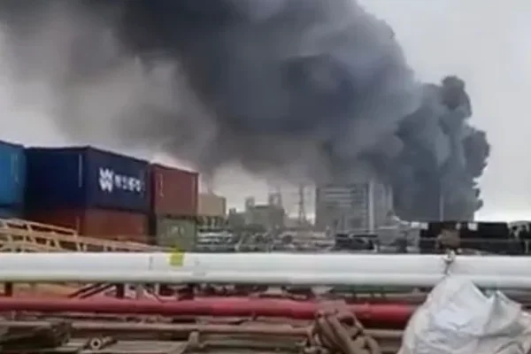 Alerta química en Israel: restos de un misil provocaron un incendio y evacuaciones en Neot Hovav