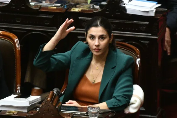 Pagano acusó a Adorni de usar el Estado como “ascenso social” y denunció “verticalismo interno”