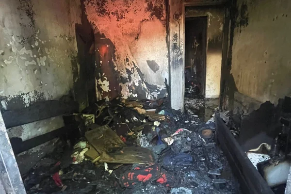 Incendio causó daños totales en una casa en el barrio Atahualpa Yupanqui