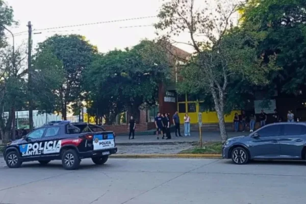 Conmoción en Santa Fe: un alumno entró armado al colegio, mató a tiros a un compañero e hirió a otros dos