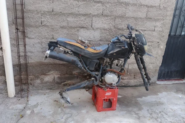 Vendió una moto, no le pagaron y recuperó solo el cuadro