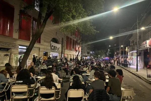 Docentes y estudiantes universitarios realizarán clases públicas frente al departamento de Adorni