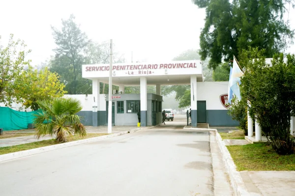 Mujer intentó ingresar más de medio centenar de cápsulas de droga al penal