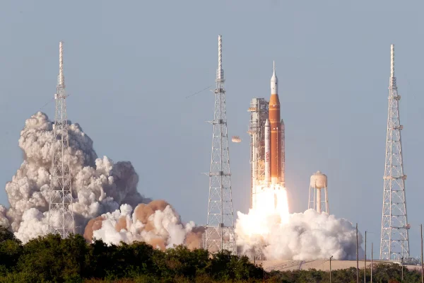 Momento histórico: despegó con éxito la misión Artemis II de la NASA con cuatro astronautas a la Luna