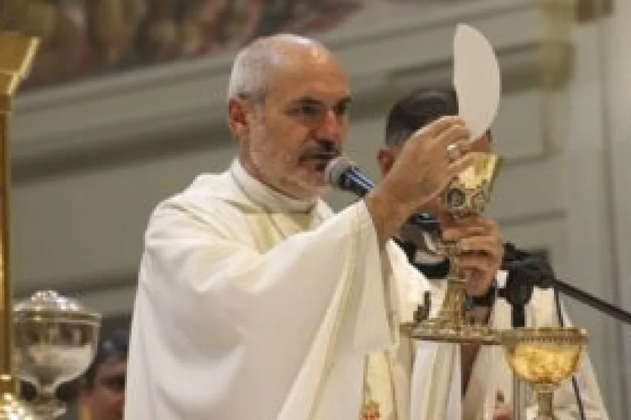 El obispo en la Misa Crismal.