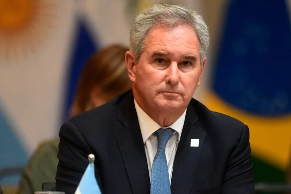 El Gobierno se prepara para romper relaciones diplomáticas con Irán tras la expulsión del máximo representante
