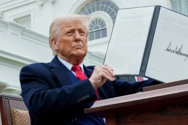 Trump impuso aranceles del 100 por ciento a productos farmacéuticos