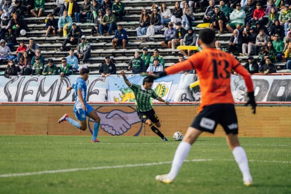 Aldosivi y Estudiantes (RC) empataron sin goles en un partido clave por la permanencia