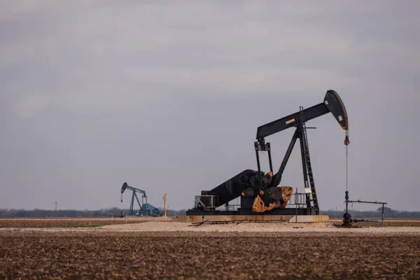 El petróleo ronda los US$110 tras ultimátum de Trump a Irán y temores por la extensión de la guerra