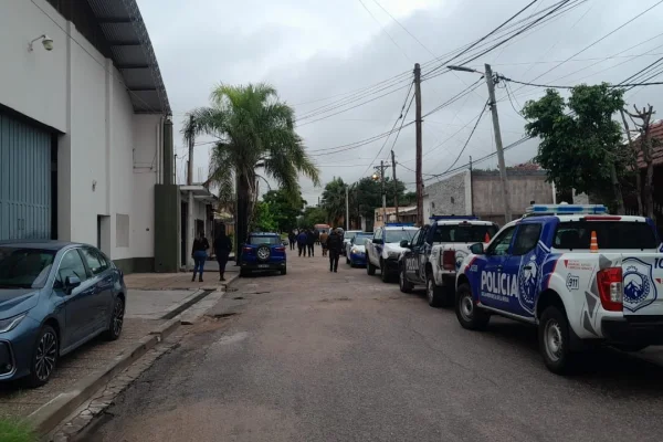 Un hombre tuvo un brote de violencia y provocó daños  en el barrio Vargas