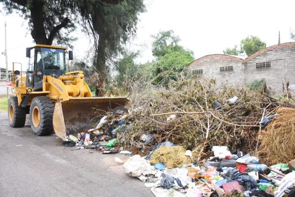 La Municipalidad volvió a eliminar basurales en el barrio Ferroviario
