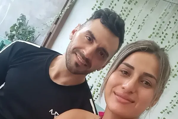  Un hombre apuñaló a su pareja, hirió a su hija y se suicidó