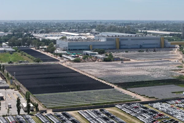 La energía solar de La Rioja impulsa el polo industrial de Córdoba y refuerza la producción automotriz