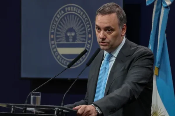 Nueva hipoteca de Adorni: financió otro departamento con dólares de dos particulares