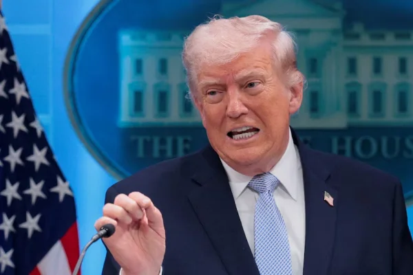 Trump anunció un alto el fuego de dos semanas con Irán y dijo que el régimen acordó abrir el estrecho de Ormuz