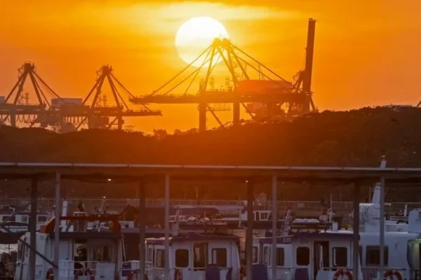 El estrecho de Ormuz, ruta clave para el comercio del petróleo, fue cerrado nuevamente
