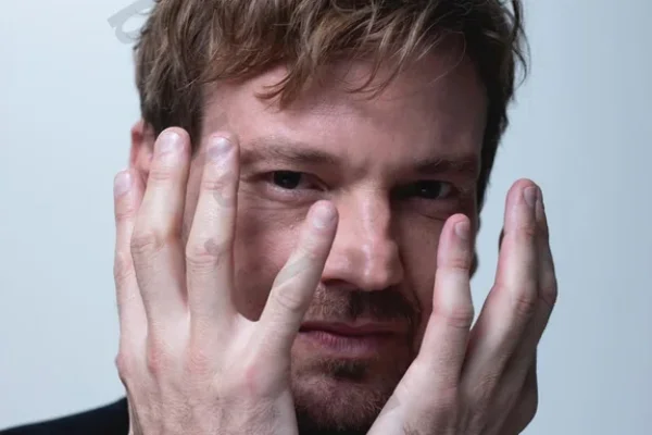 El actor Guillermo Pfening chocó y volcó su auto en Núñez: cómo se encuenta