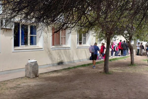 Niña de siete años cayó desde la ventana de una escuela