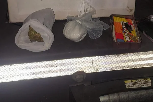 Secuestran marihuana y cocaína en la vía pública
