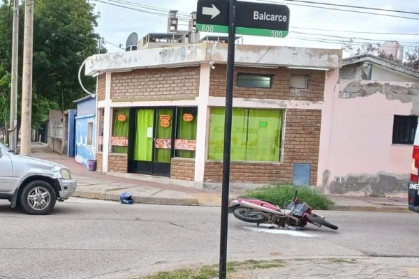 Motociclista con heridas leves tras un choque con una camioneta